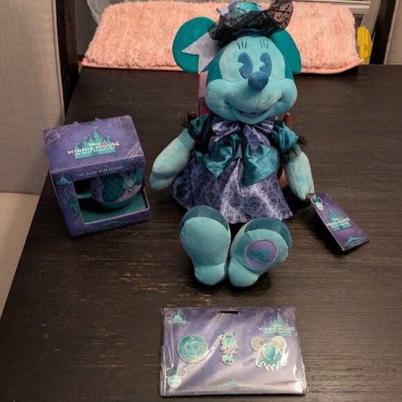 ⬇️PD⬇️DISNEY MINNIE MOUSE + Pin Set, & Cup LIMITED RELEASE COLLECTIBLES - Picture 1 of 8